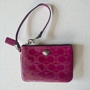 VTG Y2K Coach F52282 Embossed C Patent Leather Mini Wristlet Clutch in Pink/Red